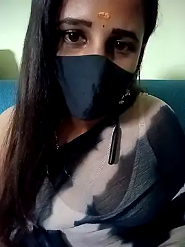 Snapshot of Tamil_Rani- chatting on 07/07/26, 07:23 Tamil Rani- online show from 07/07/26, 07:23