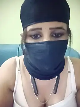 Snapshot of Tamil_Rani- chatting on 07/14/26, 05:29 Tamil Rani- online show from 07/14/26, 05:29