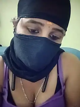 Snapshot of Tamil_Rani- chatting on 07/16/26, 06:25 Tamil Rani- online show from 07/16/26, 06:25