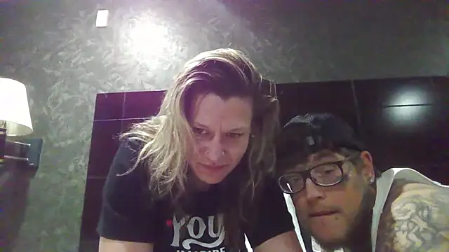 Snapshot of Darkcrowncouple chatting on 03/09/26, 12:09 Darkcrowncouple online show from 03/09/26, 12:09