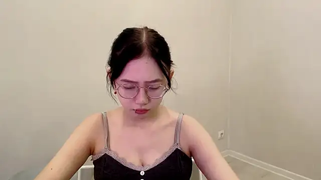 Snapshot of SolvedGlobe chatting on 05/14/26, 01:07 SolvedGlobe online show from 05/14/26, 01:07