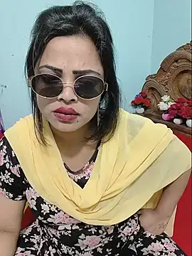 Snapshot of Beauty-3 chatting on 06/18/26, 08:13 Beauty-3 online show from 06/18/26, 08:13