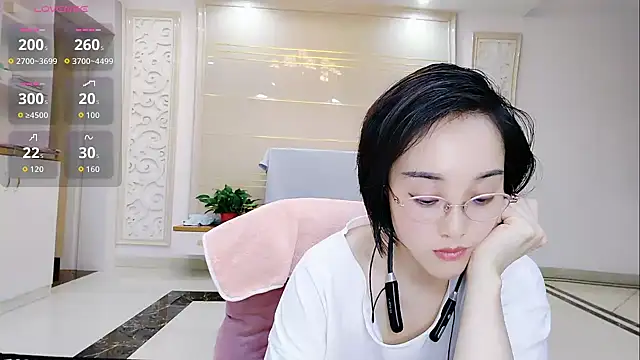Snapshot of Nana-NN chatting on 05/21/26, 02:35 Nana-NN online show from 05/21/26, 02:35