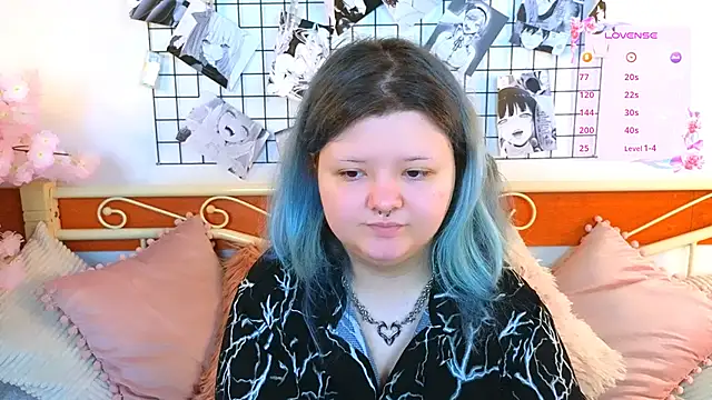 Snapshot of Lunaar_ chatting on 05/19/26, 05:58 Lunaar online show from 05/19/26, 05:58