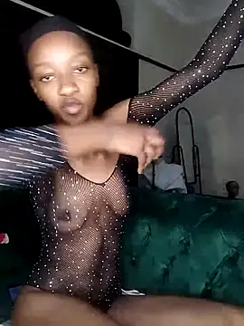 Latoya01 online show from 04/18/26, 06:23