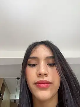 Mia-villalobos online show from 04/05/26, 03:20