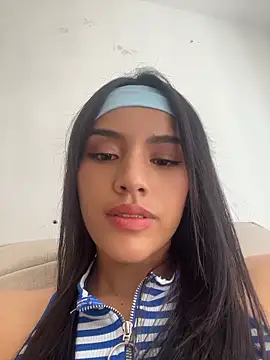 Snapshot of Mia-villalobos chatting on 06/12/26, 03:00 Mia-villalobos online show from 06/12/26, 03:00