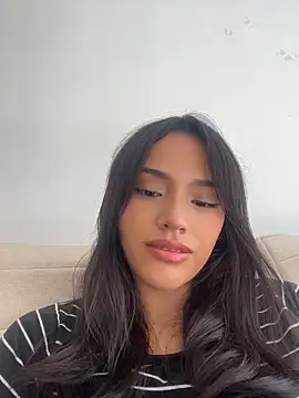 Snapshot of Mia-villalobos chatting on 06/17/26, 01:45 Mia-villalobos online show from 06/17/26, 01:45