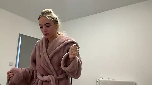 Naughtyblondex online show from 04/02/26, 12:03