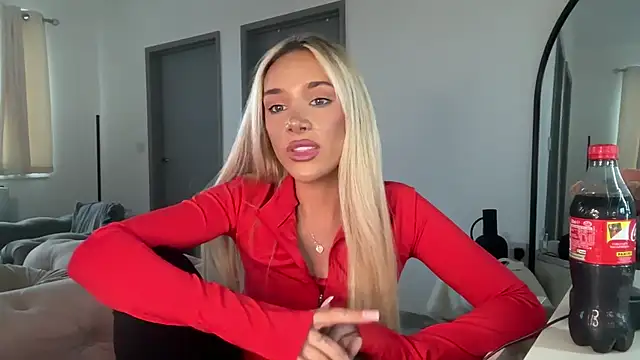 Snapshot of Naughtyblondex chatting on 06/30/26, 07:15 Naughtyblondex online show from 06/30/26, 07:15