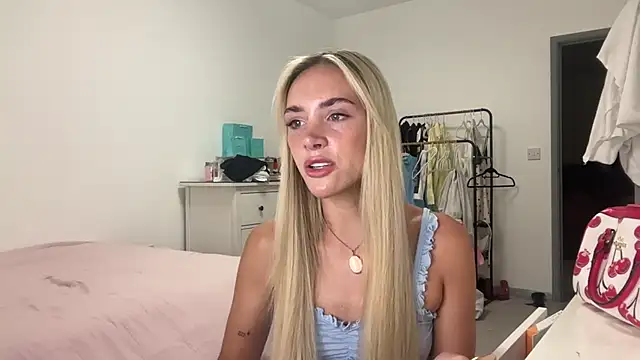 Snapshot of Naughtyblondex chatting on 07/15/26, 10:48 Naughtyblondex online show from 07/15/26, 10:48