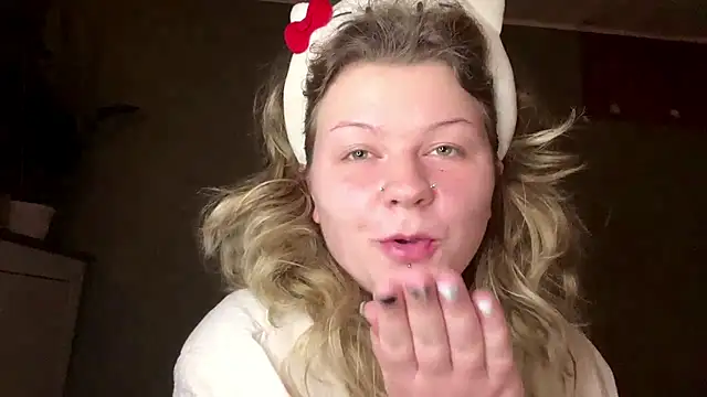 YoungAlina online show from 04/21/26, 08:44