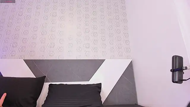 Lulu Mei  online show from 04/04/26, 11:29