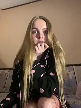 LunaVey online show from 05/13/26, 06:16