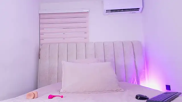 sofi velezz online show from 03/03/26, 12:11