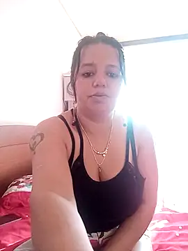 Snapshot of roxana_e43 chatting on 05/01/26, 03:27 roxana e43 online show from 05/01/26, 03:27