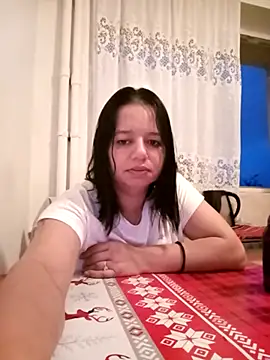 Snapshot of roxana_e43 chatting on 05/10/26, 06:02 roxana e43 online show from 05/10/26, 06:02
