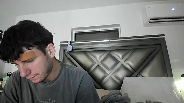 Snapshot of gayndepressed chatting on 03/10/26, 03:11 gayndepressed online show from 03/10/26, 03:11