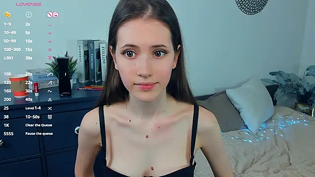 OdiIiaChavarria online show from 04/18/26, 07:07