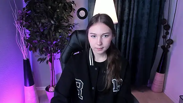 Snapshot of OliviaLang chatting on 03/06/26, 11:39 OliviaLang online show from 03/06/26, 11:39