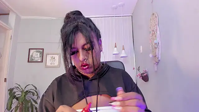 Nahomy Collins  online show from 03/23/26, 07:18