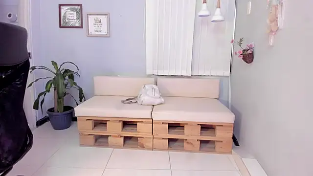 Nahomy Collins  online show from 03/26/26, 07:52