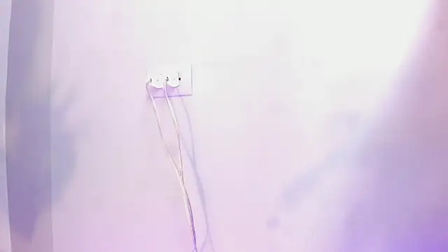 Nahomy Collins  online show from 04/01/26, 07:55