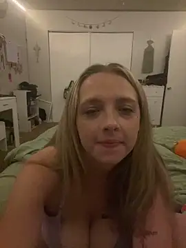 Snapshot of imkhloe chatting on 05/11/26, 01:11 imkhloe online show from 05/11/26, 01:11