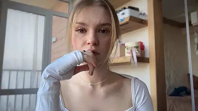 cyberl0ve  online show from 04/15/26, 01:29