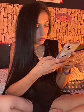 Snapshot of anamaria04 chatting on 05/17/26, 10:06 anamaria04 online show from 05/17/26, 10:06