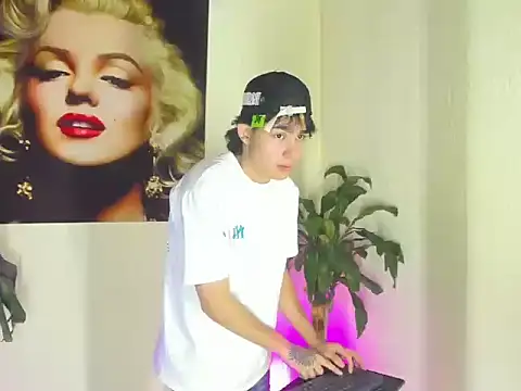monky 0002 online show from 06/18/26, 07:29