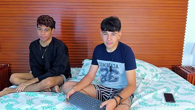 peakk twiinns online show from 03/31/26, 11:32