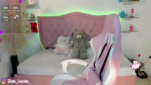 Zoe Luxxe  online show from 03/15/26, 09:10