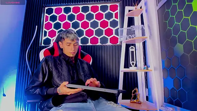 Max Hader  online show from 03/15/26, 03:34