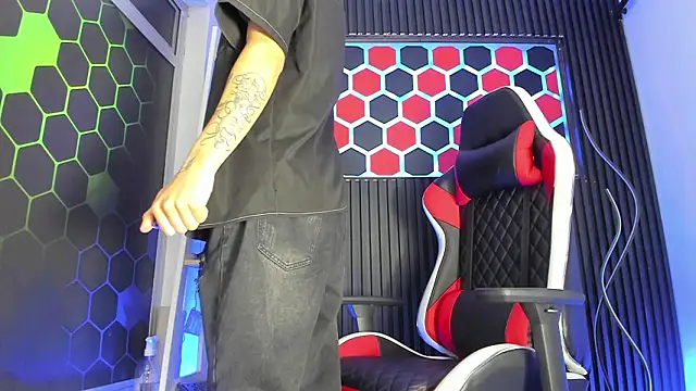 Max Hader  online show from 03/26/26, 03:01