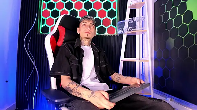 Max Hader  online show from 04/15/26, 03:24