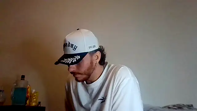 Snapshot of TallHungandCloudy69 chatting on 04/01/26, 01:41 TallHungandCloudy69 online show from 04/01/26, 01:41