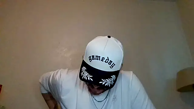 Snapshot of TallHungandCloudy69 chatting on 04/12/26, 10:37 TallHungandCloudy69 online show from 04/12/26, 10:37