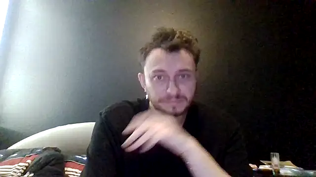 Snapshot of TallHungandCloudy69 chatting on 05/17/26, 03:19 TallHungandCloudy69 online show from 05/17/26, 03:19