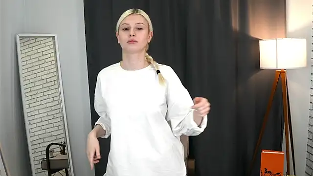 LorisBoster online show from 03/03/26, 04:07