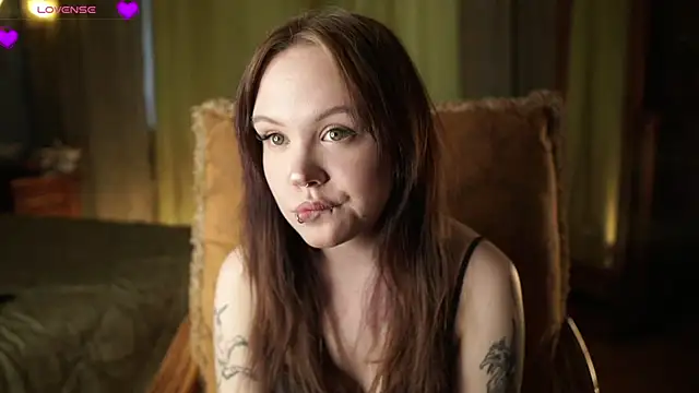 LeahAllsop online show from 04/24/26, 04:26