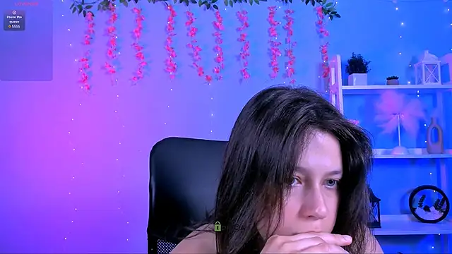 Snapshot of aria_wild_ chatting on 07/06/26, 11:07 aria wild online show from 07/06/26, 11:07