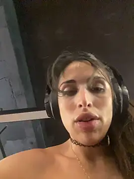 sweetwanda online show from 04/14/26, 04:24