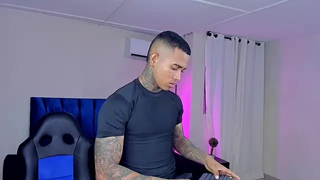 tyler bell  online show from 04/23/26, 02:57