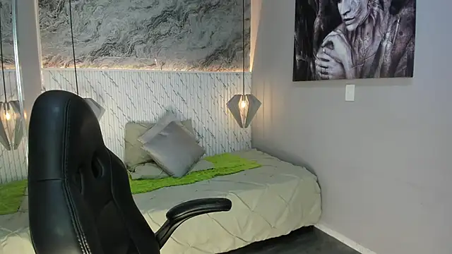 Esmeralda  18 online show from 04/20/26, 07:04