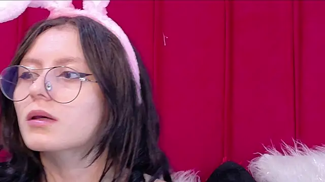 Snapshot of Naomimolie chatting on 06/02/26, 01:13 Naomimolie online show from 06/02/26, 01:13