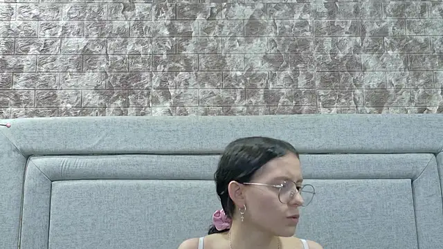 Snapshot of Naomimolie chatting on 06/23/26, 11:52 Naomimolie online show from 06/23/26, 11:52