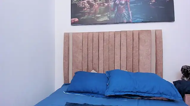 Thalia parkerr  online show from 04/07/26, 12:05