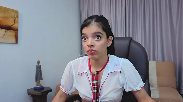 Thalia parkerr  online show from 04/17/26, 12:19