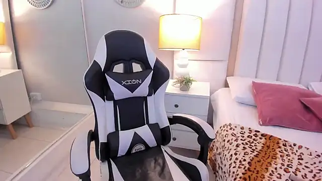 EllaEvanzz online show from 03/07/26, 02:30